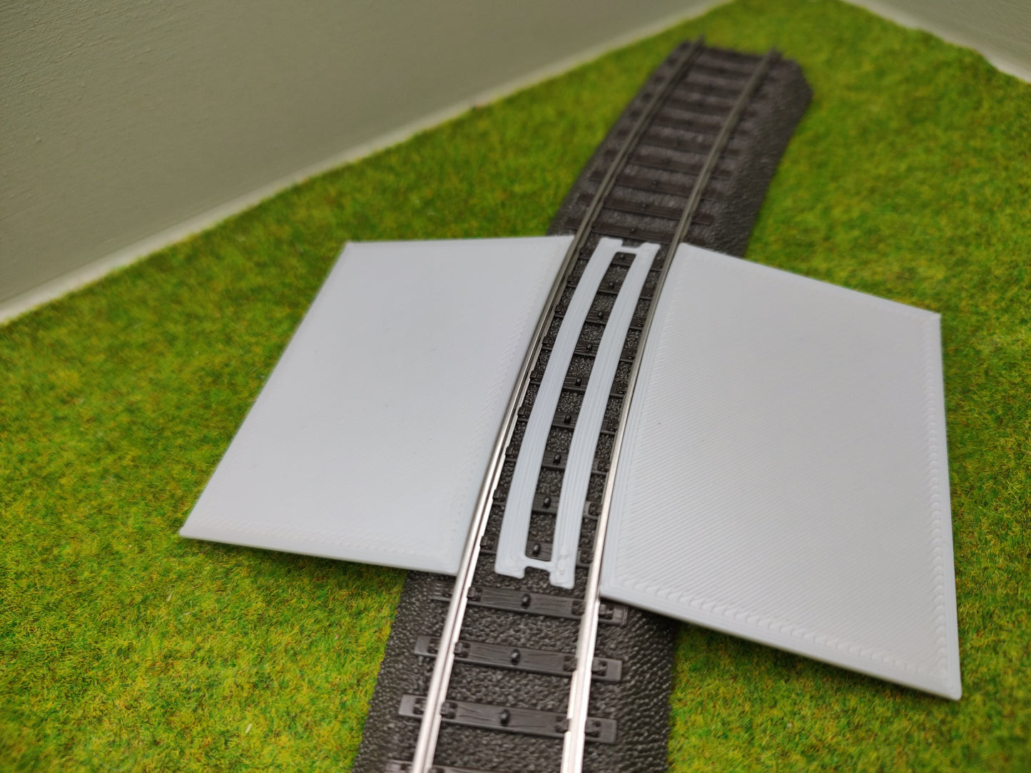 Bahnübergang H0 gebogen für Märklin C-Gleis-50x70mm - grau