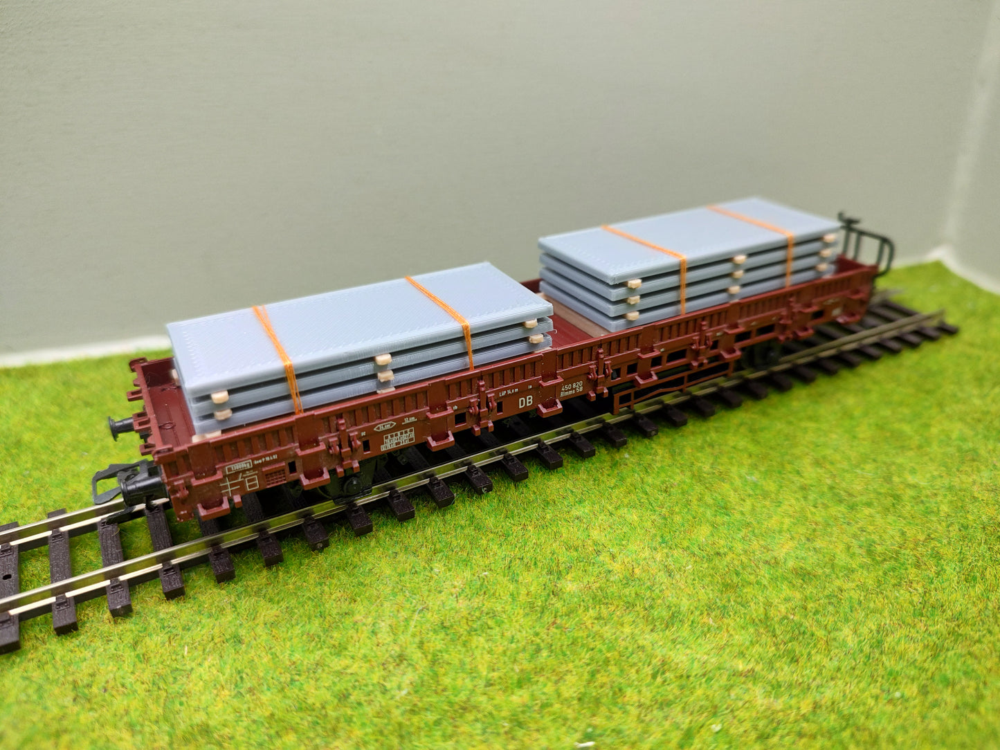 Ladegut H0 - Ladegut Set -  Betonplatten auf Palette für Schwerlast- / Rungenwagons